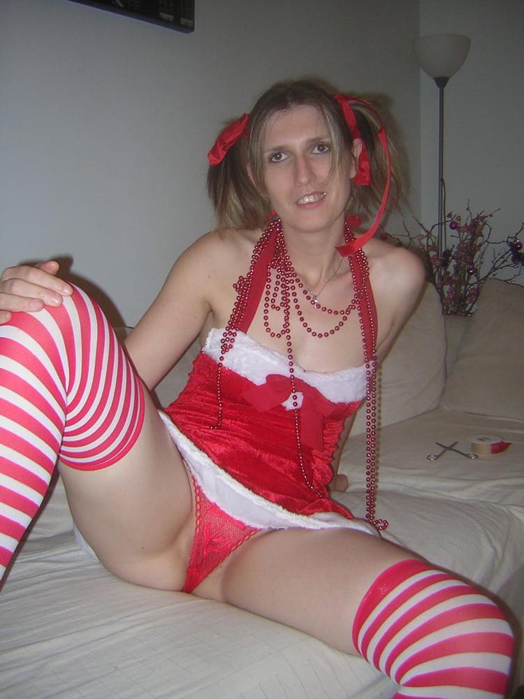 20P French amateur in sexy pose 3
