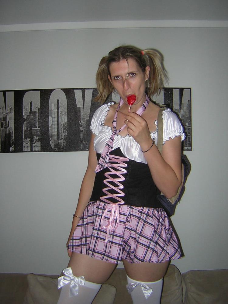 20P French amateur in sexy pose 2