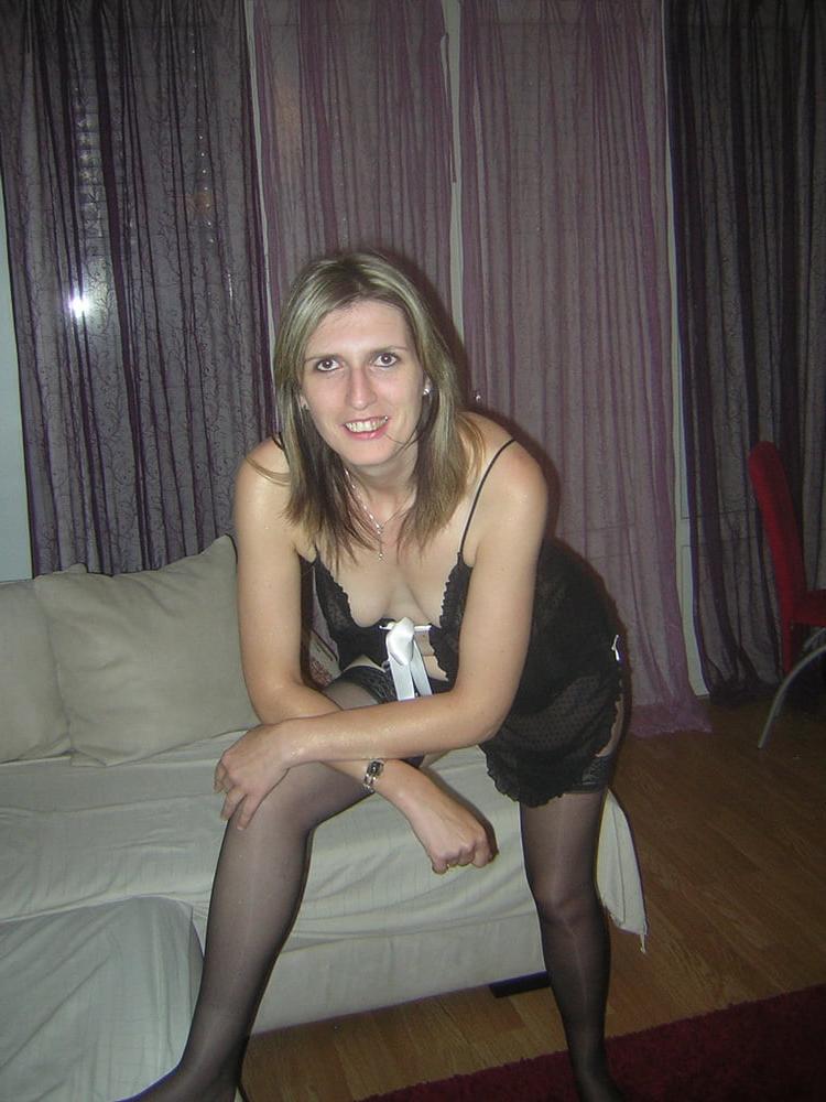 20P French amateur in sexy pose 2