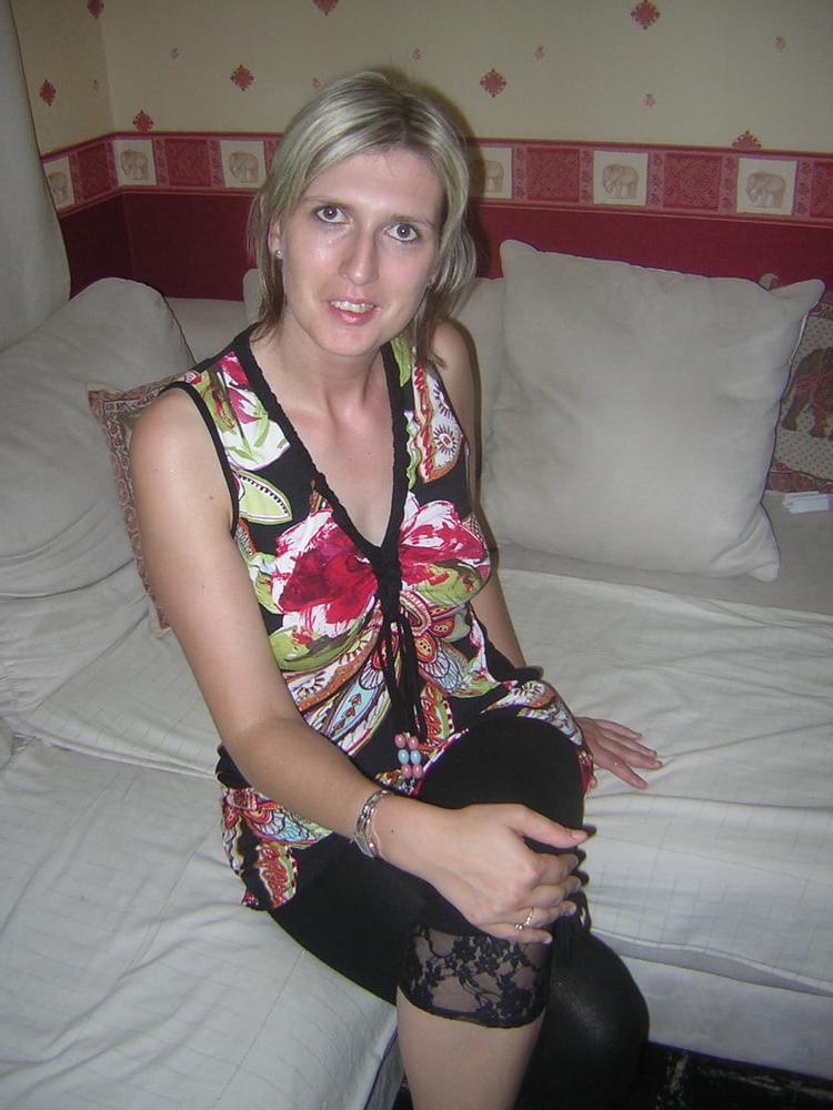 20P French amateur in sexy pose 2