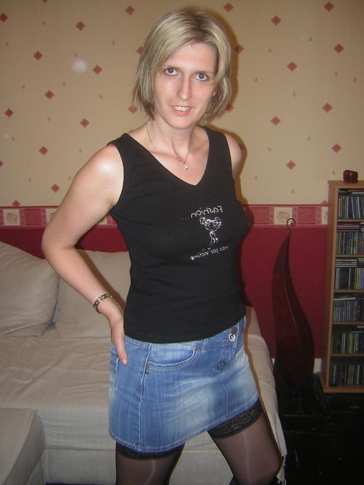 20P French amateur in sexy pose 2