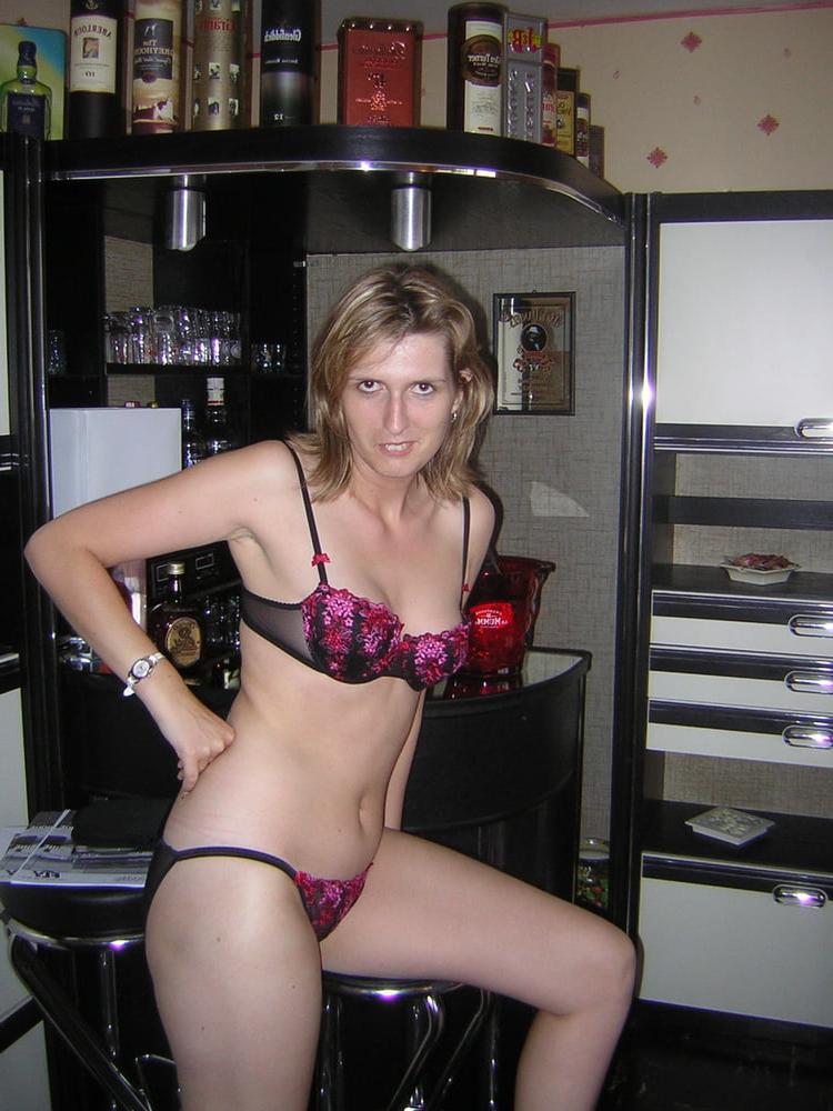 20P French amateur in sexy pose 2