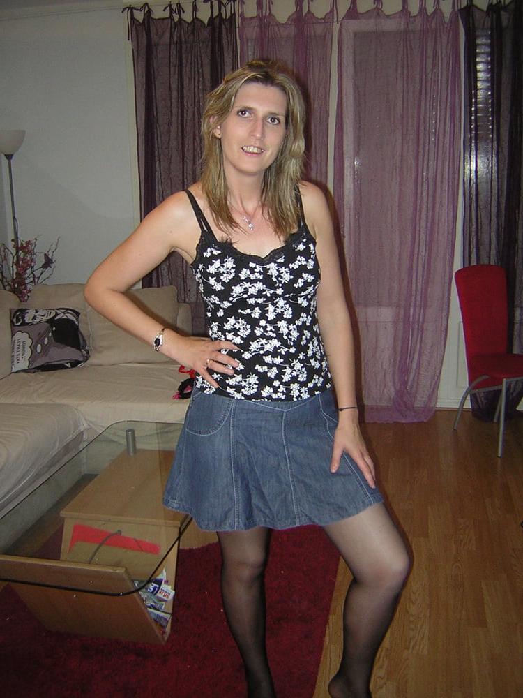 20P French amateur in sexy pose 2