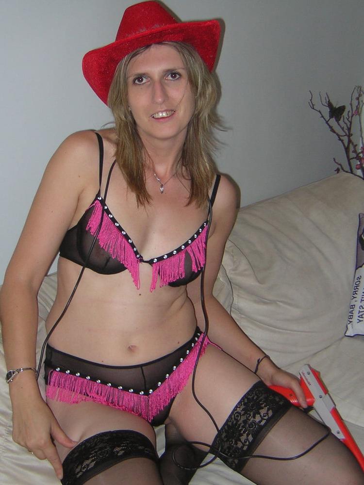 20P French amateur in sexy pose 2