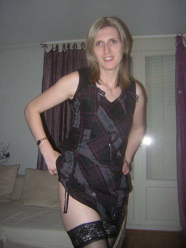 20P French amateur in sexy pose 2