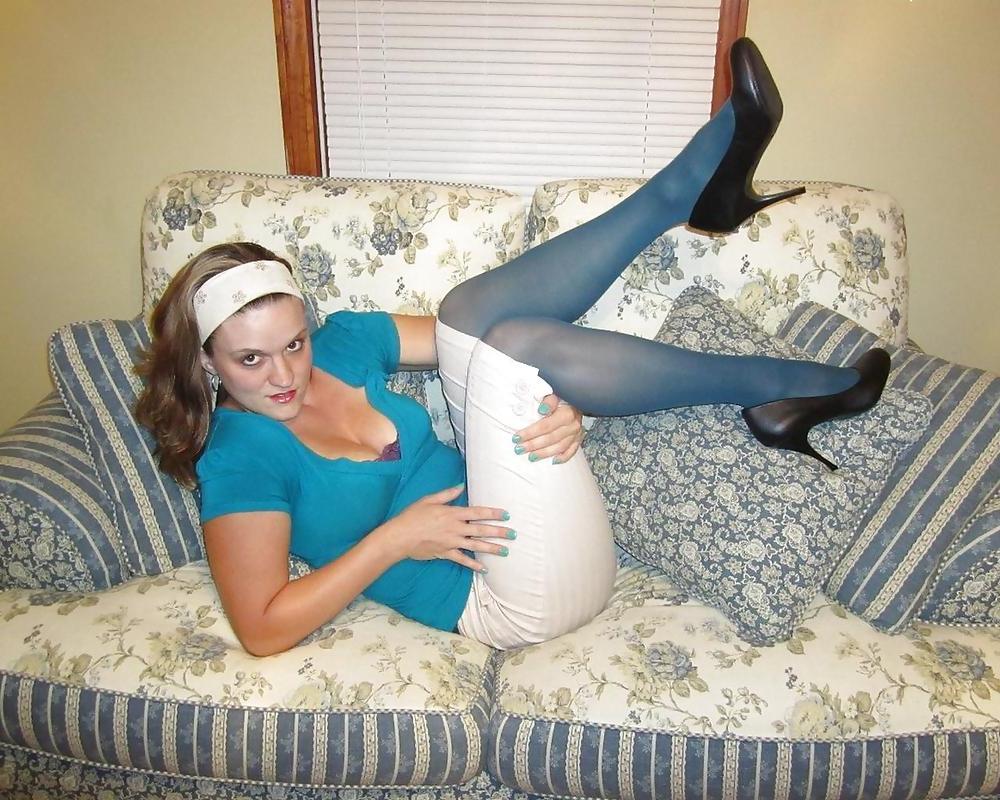 25P AMATEUR SLUT IN PANTYHOSE