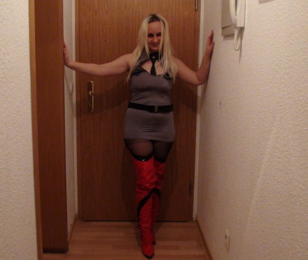 25P Horny amateur MILF Yvonne in hot dress 2