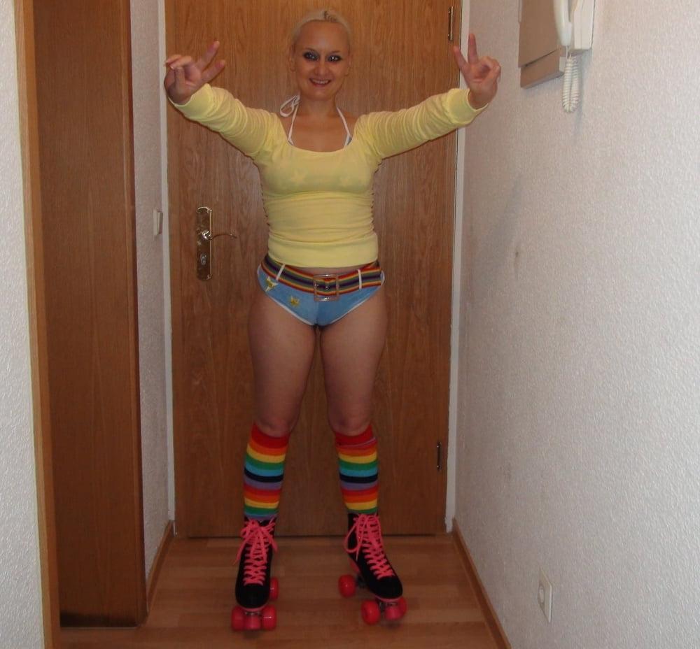 25P Horny amateur MILF Yvonne in hot dress 2
