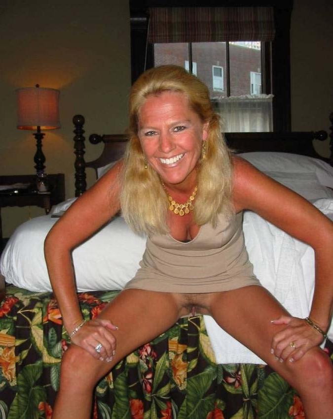 25P Amateur MILF A Mix of MILFs 4 Great Smiles
