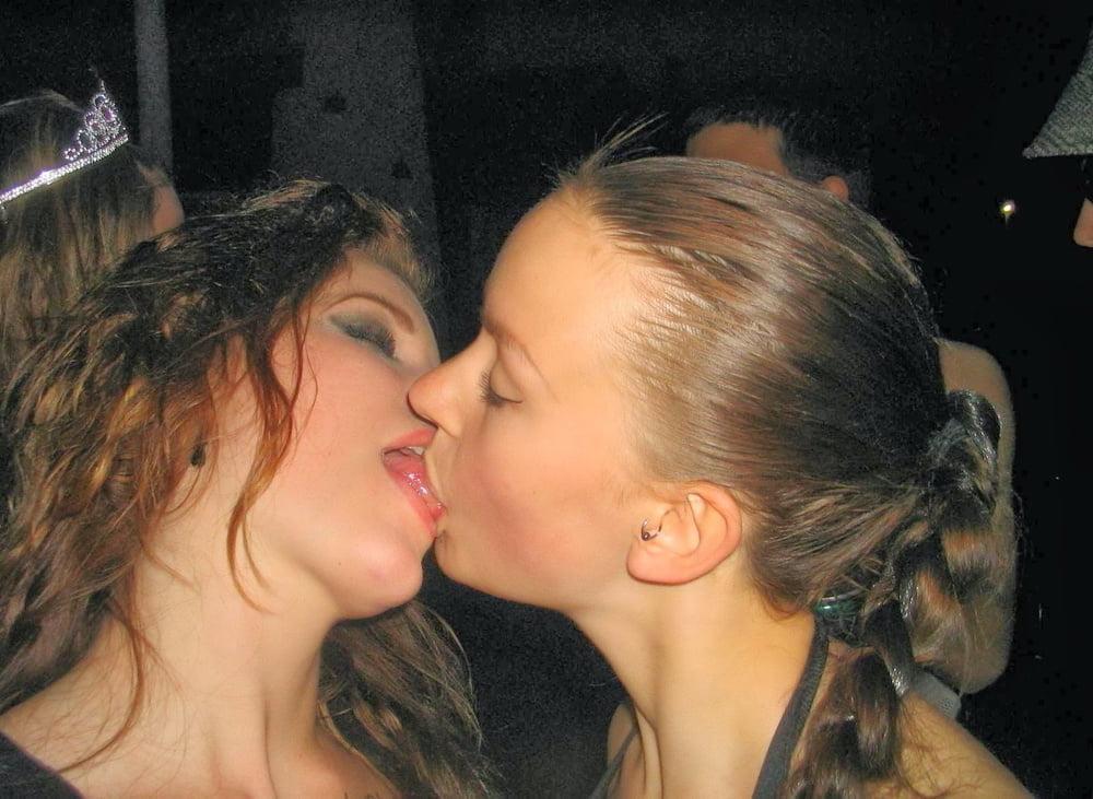 20P lesbians - lesbiennes 11