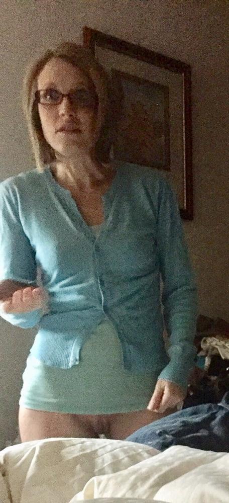 25P EXPOSED MILF