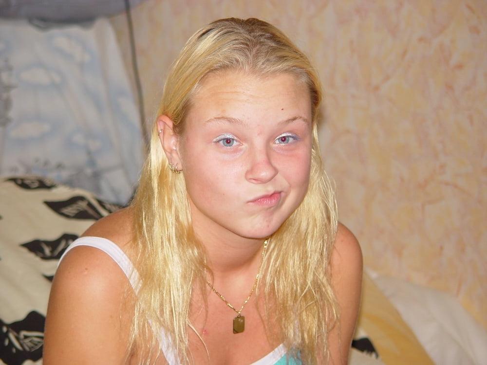 25P 2 dutch girls going dutch