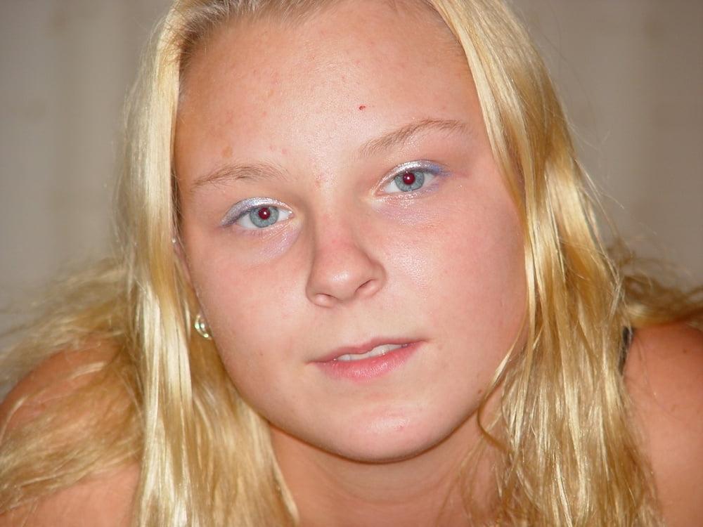 25P 2 dutch girls going dutch