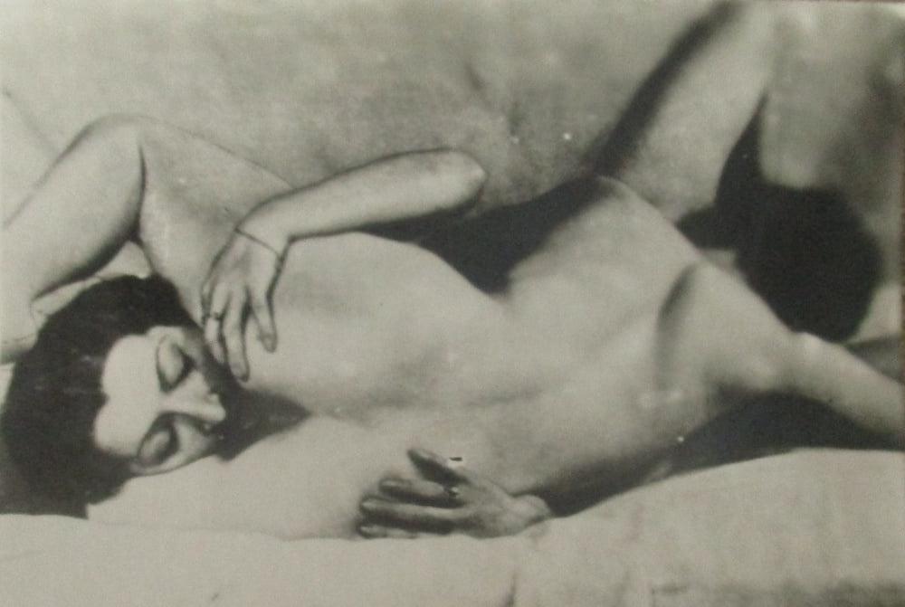 15P 1940s ffm threesome 2