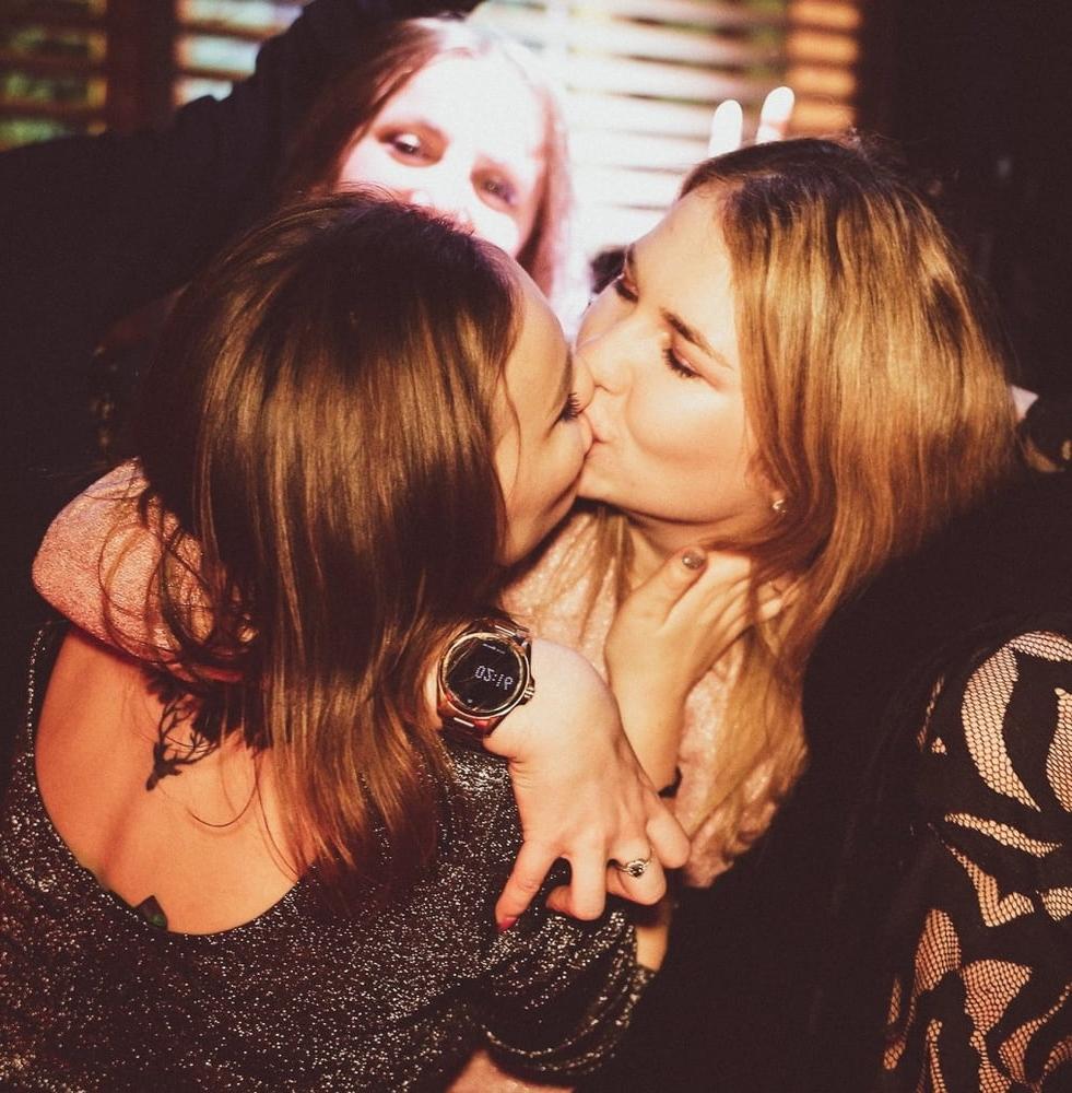 20P Girls on Girls (10)