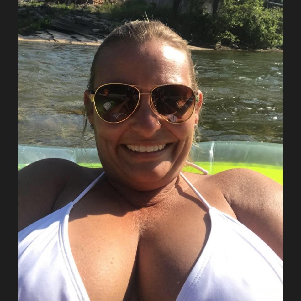 8P Hey It's Me on Here MILF
