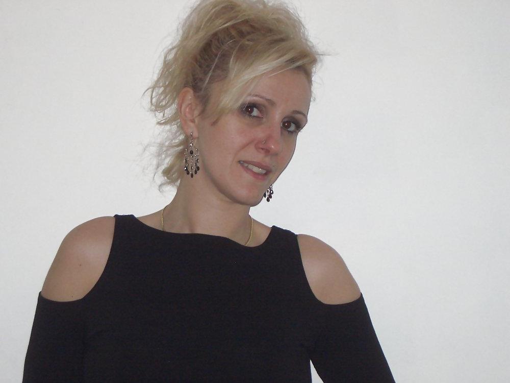 25P Sexy Amateur MILF
