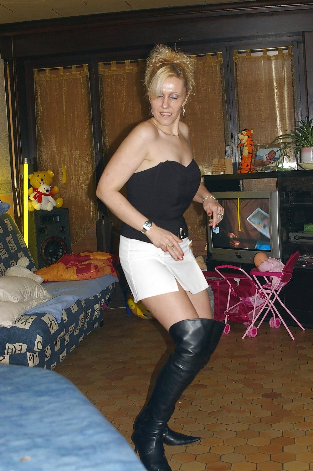 25P Sexy Amateur MILF