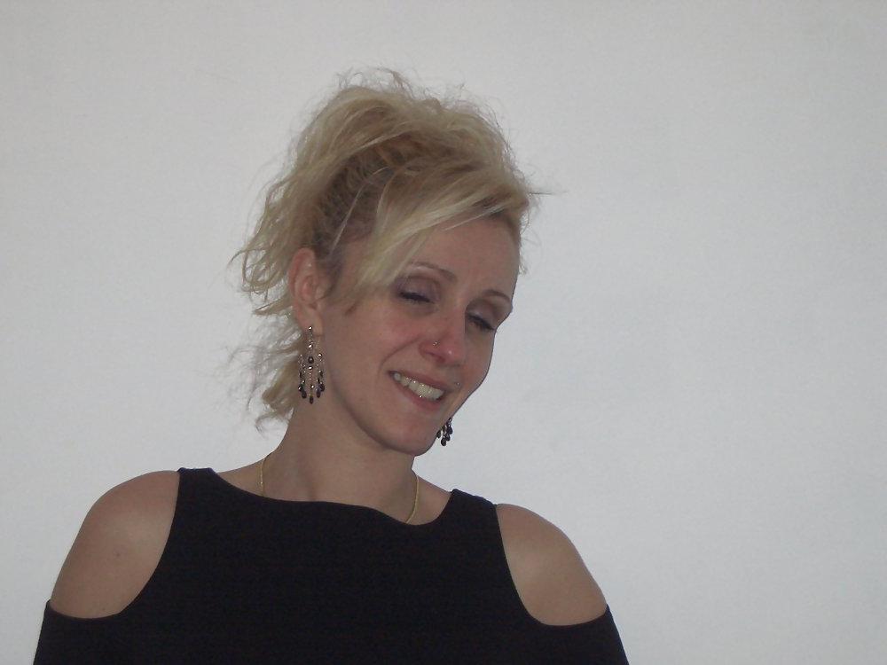 25P Sexy Amateur MILF