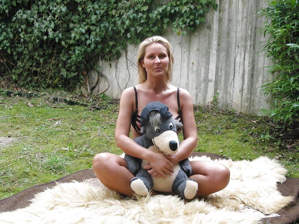 15P Amateur milf keeps sending me pics 2