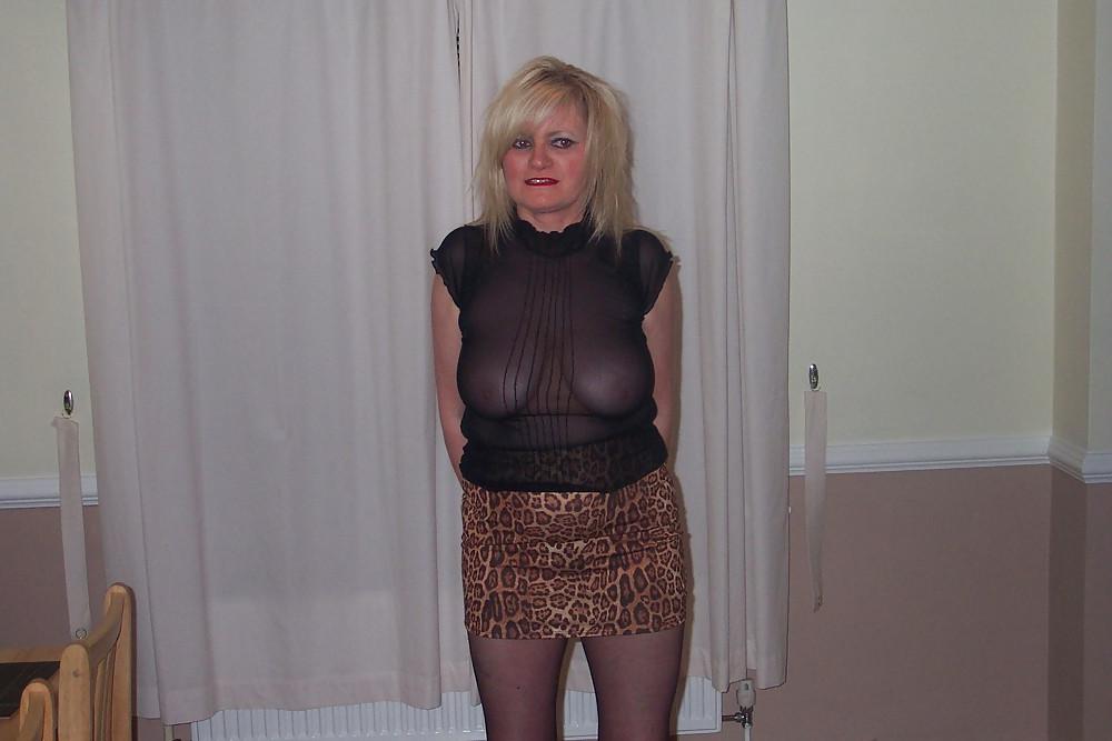 14P UK Amateur Slut Milf Samantha 24