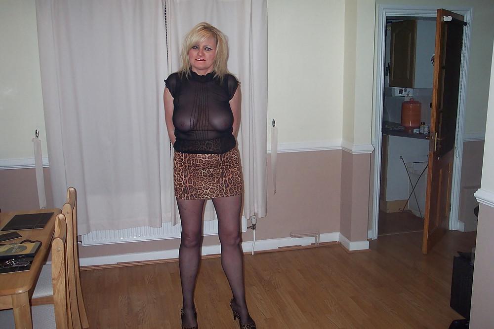 14P UK Amateur Slut Milf Samantha 24