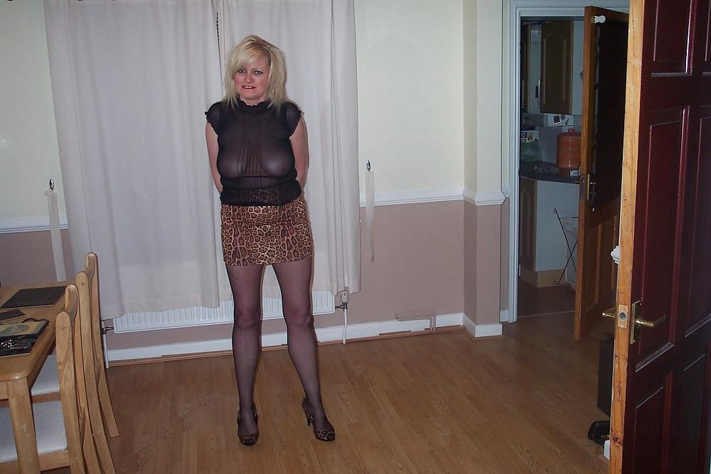 14P UK Amateur Slut Milf Samantha 24