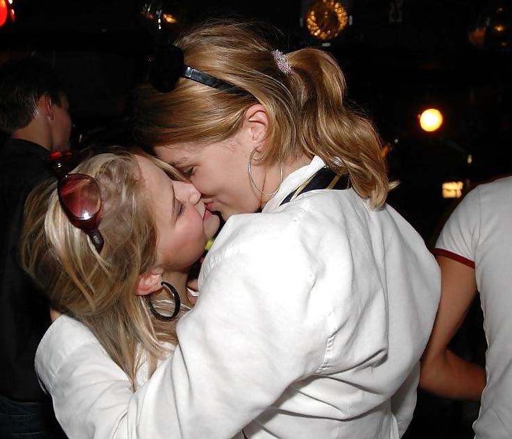 25P Lesbian Teen Girls Erotica By twistedworlds