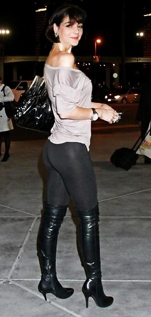 25P Milf in tight clothing.