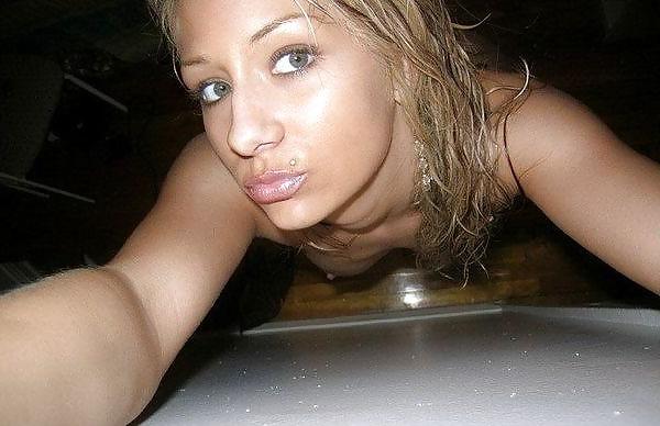 19P Amateur MILF Babe by Darkko