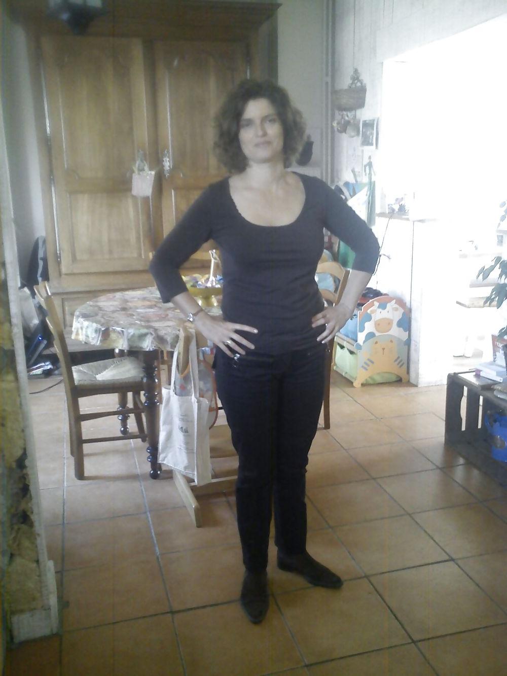 25P Brunette amateur milf