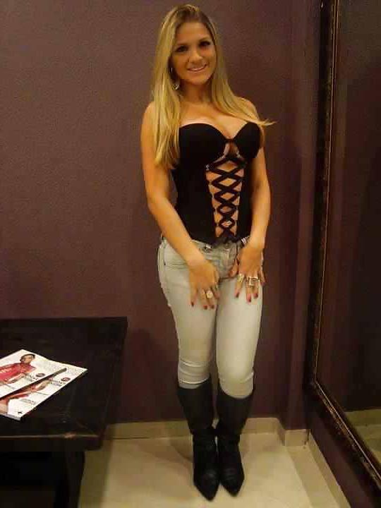 25P White girl love my black dick