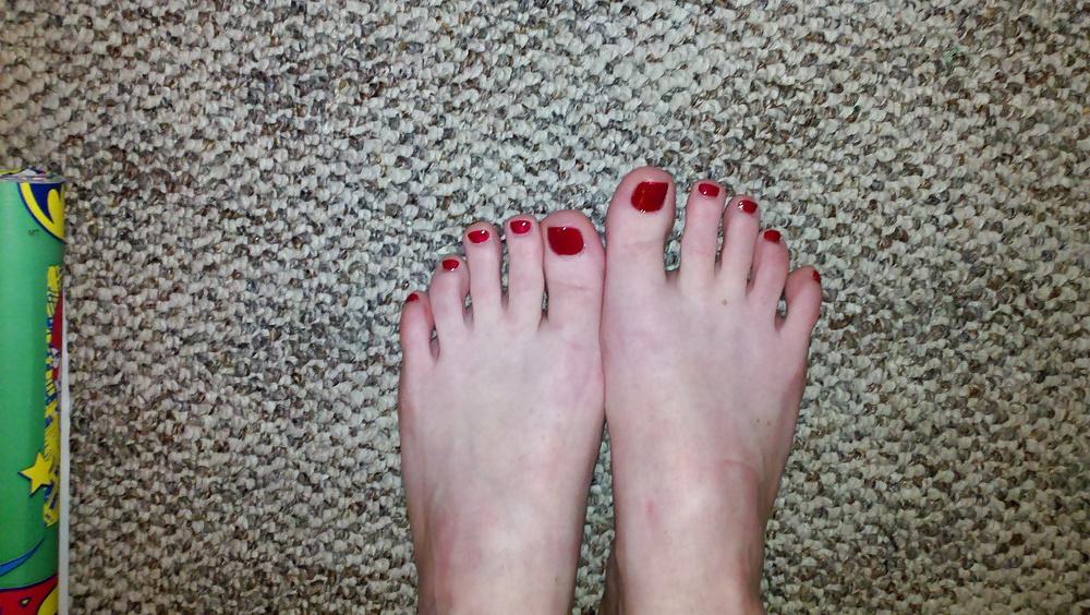 24P My redhead friend's feet and toes 