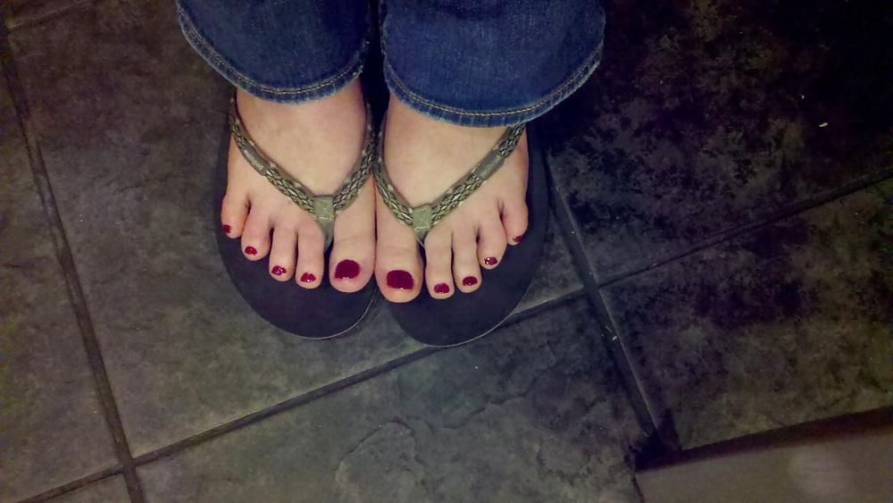 24P My redhead friend's feet and toes 