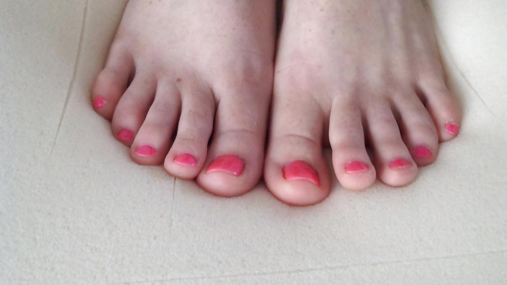 24P My redhead friend's feet and toes 