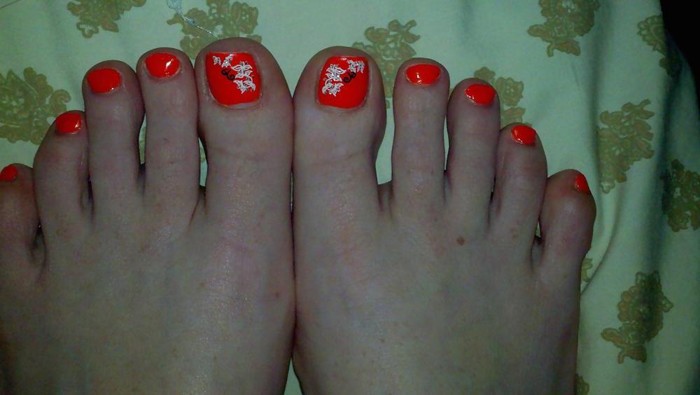 24P My redhead friend's feet and toes 