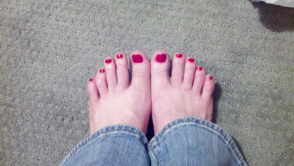 24P My redhead friend's feet and toes 