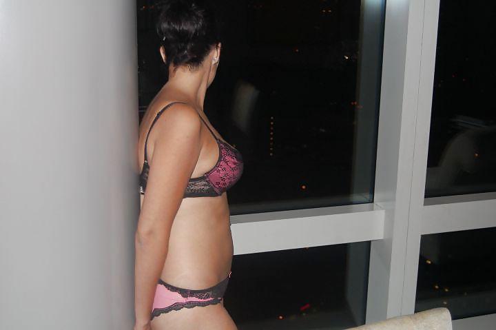 24P Amazing Hotwife