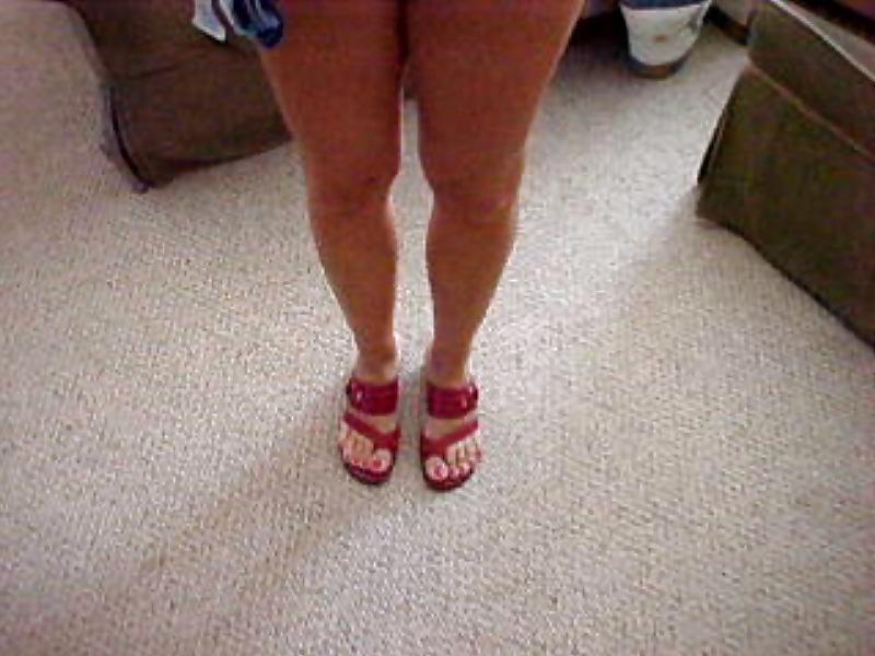 20P My thick white ass and feet