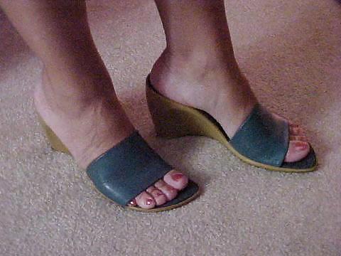 20P My thick white ass and feet