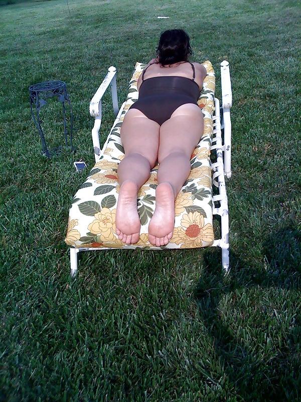 20P My thick white ass and feet