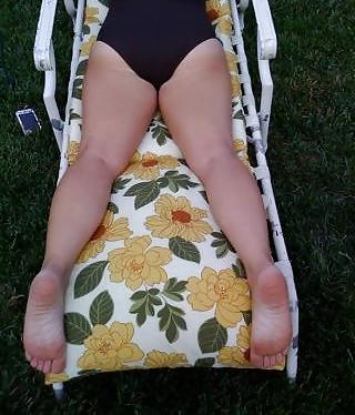 20P My thick white ass and feet