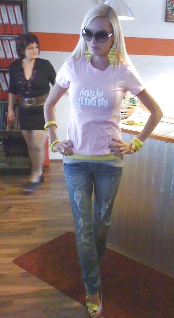 25P 'I Only Date Black Guys' - Wigger Girls