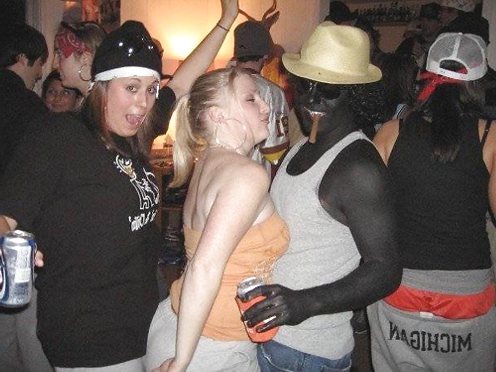 25P 'I Only Date Black Guys' - Wigger Girls