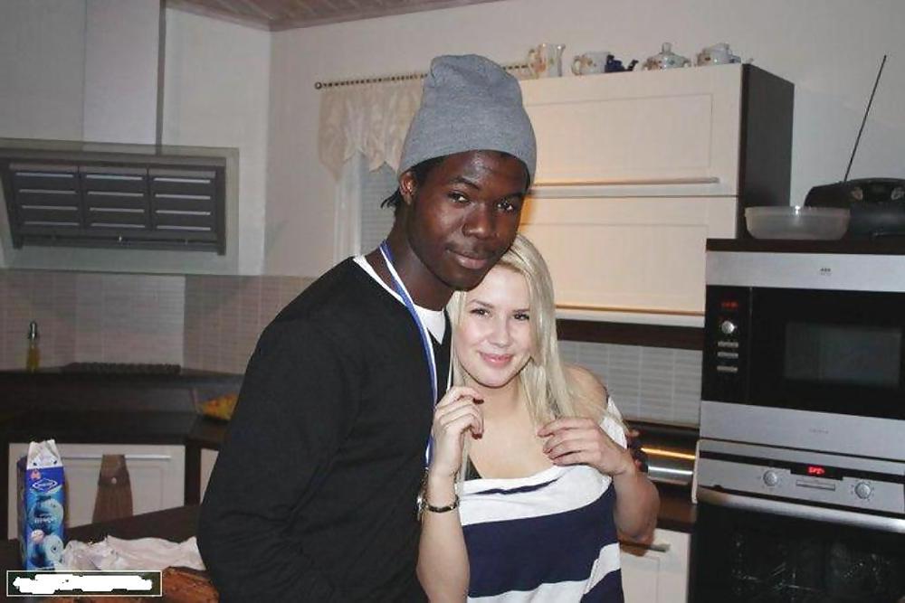 25P 'I Only Date Black Guys' - Wigger Girls