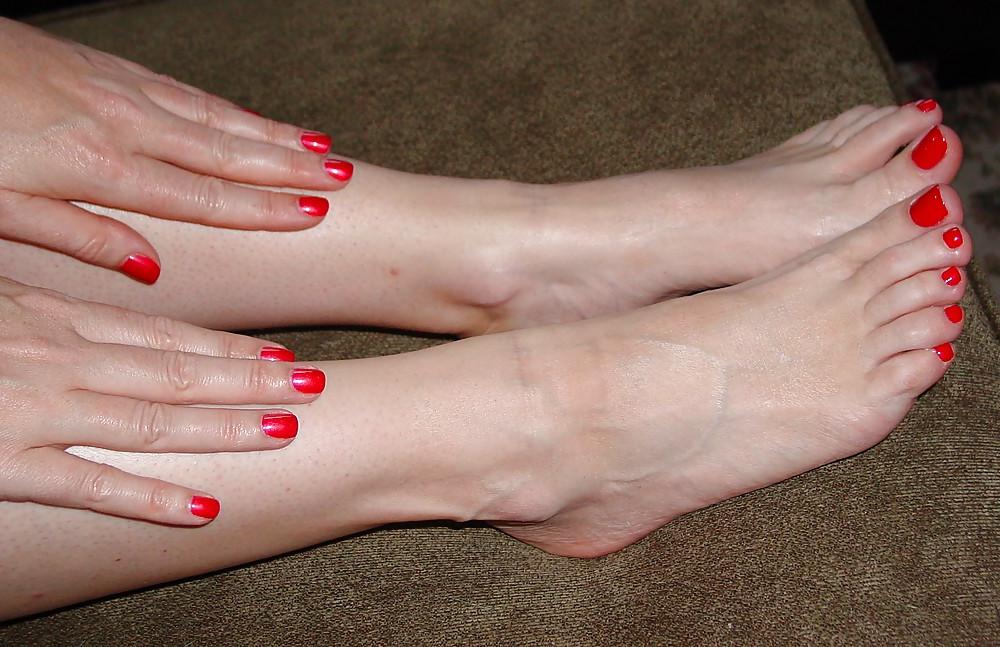 14P Hot amateur milf's legs and feet 