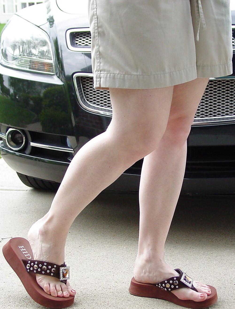 14P Hot amateur milf's legs and feet 