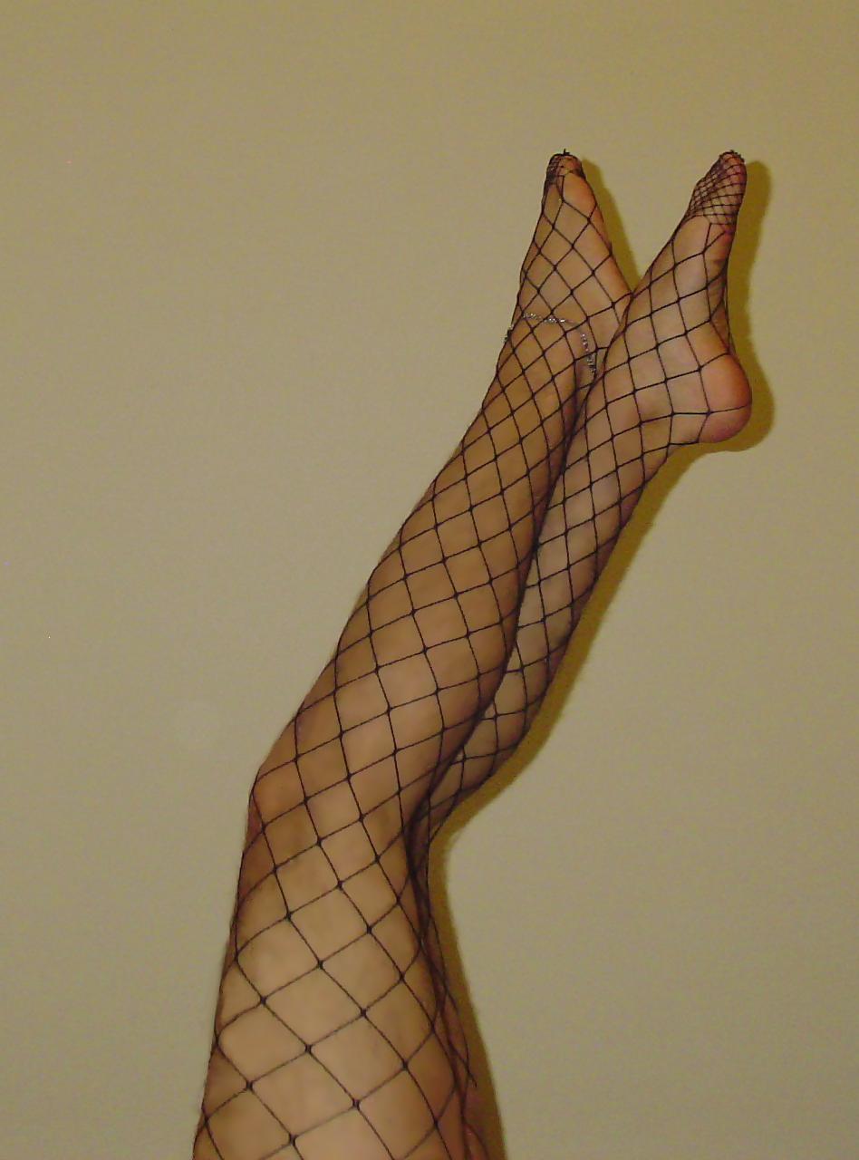 14P Hot amateur milf's legs and feet 
