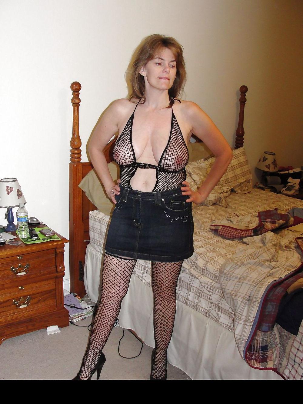 22P Milf that loves to play...