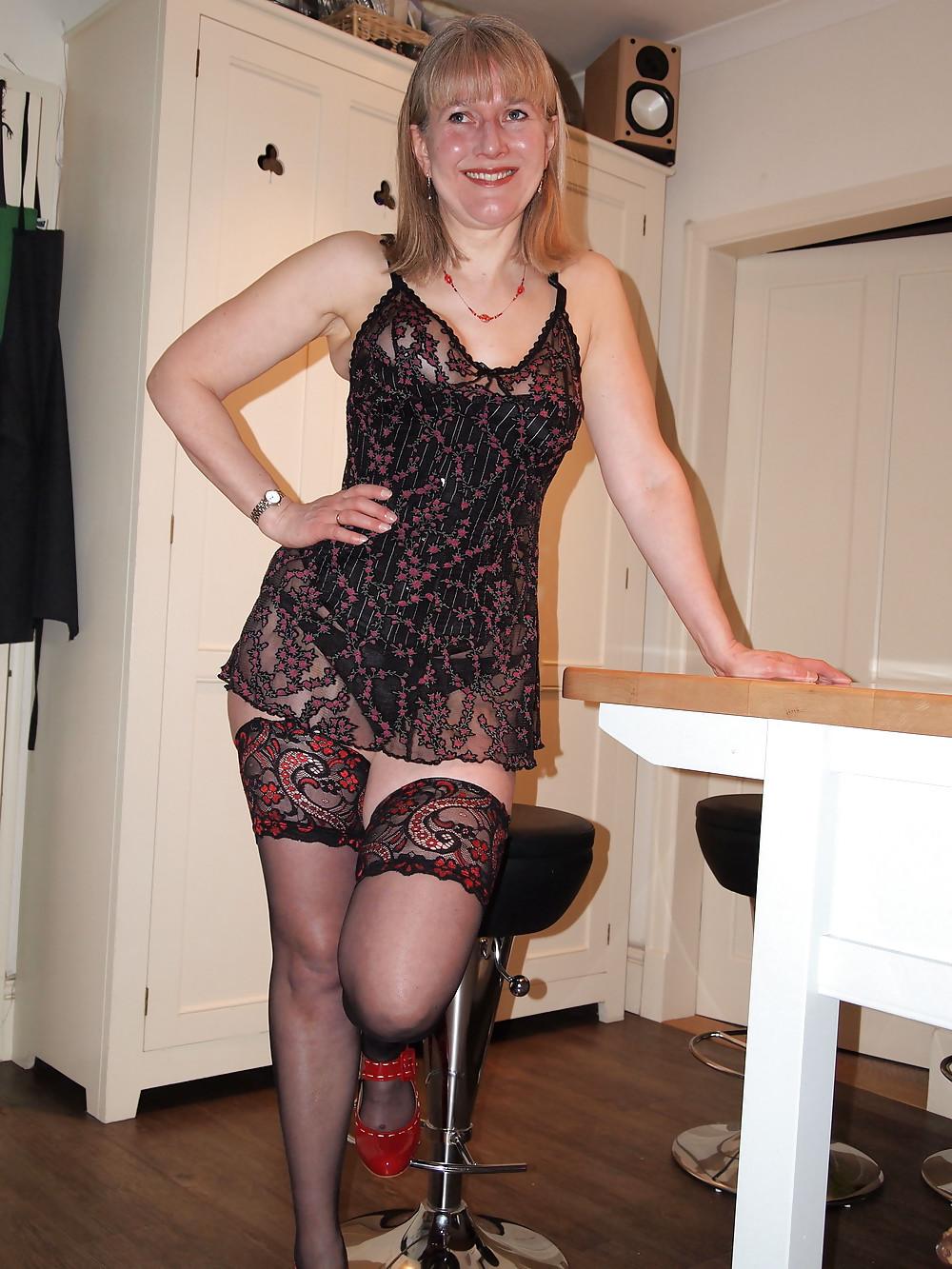 25P Amateur British Milf